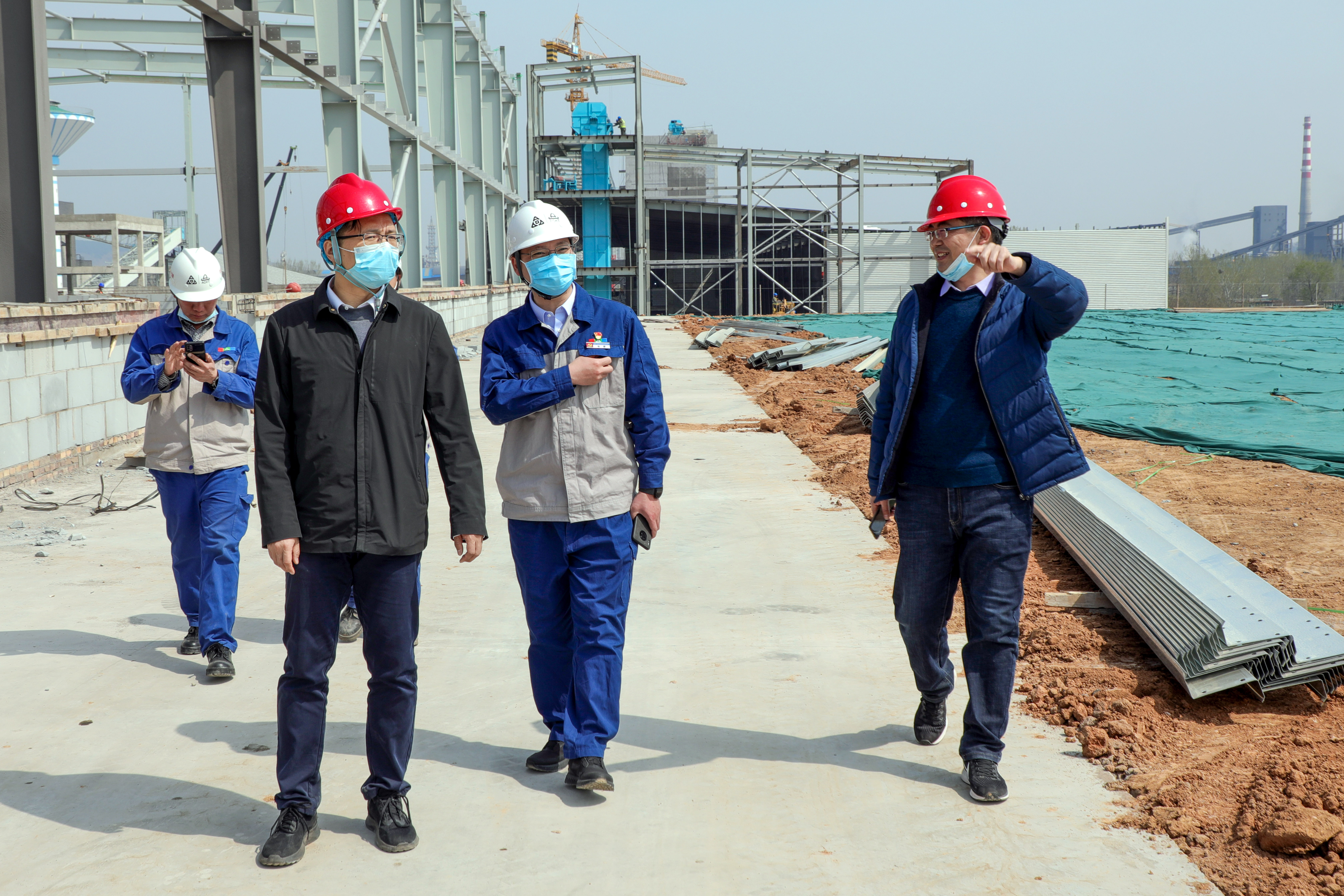 重要進(jìn)展!許昌安彩熔窯大碹順利合攏