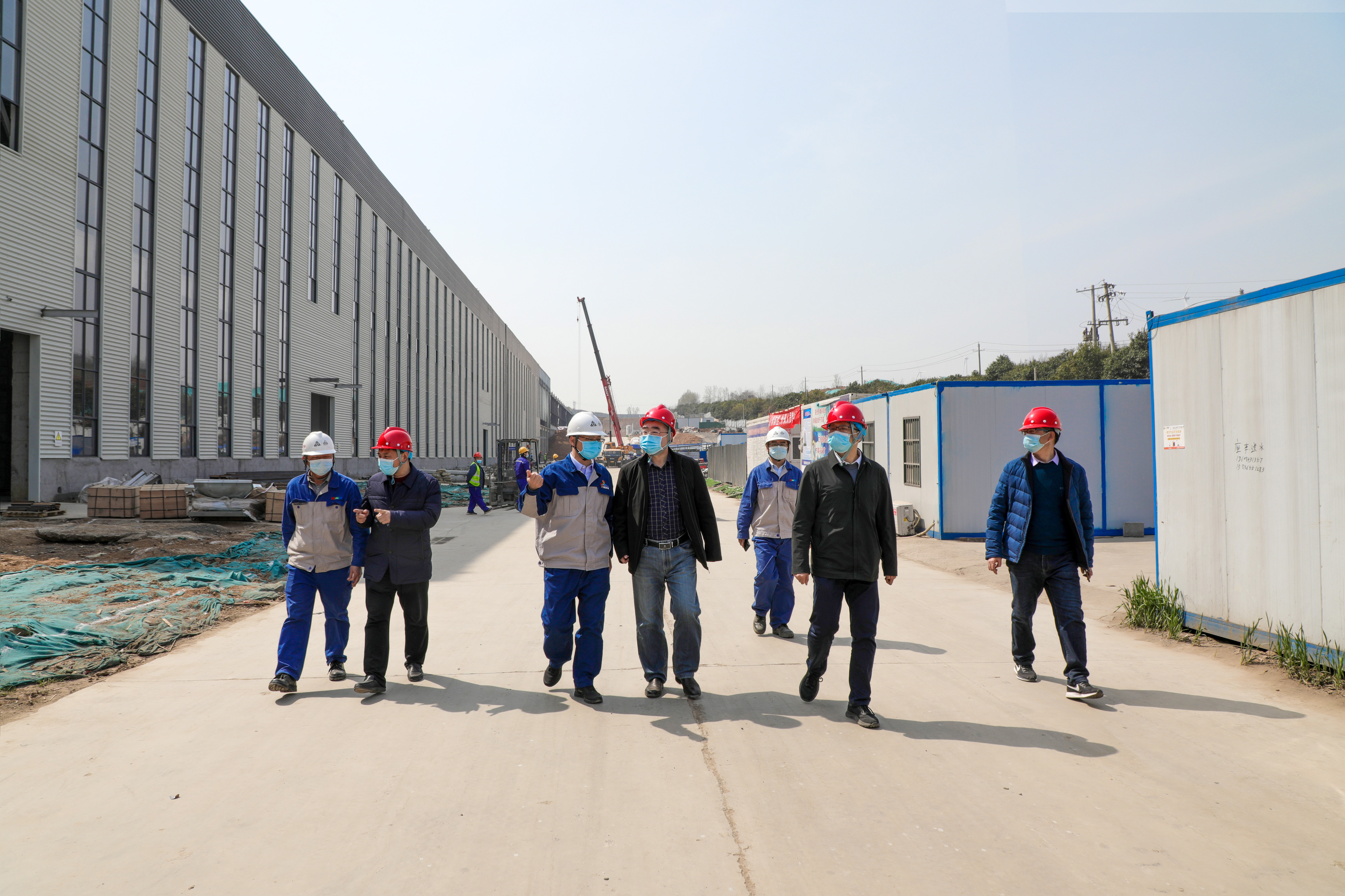 重要進(jìn)展!許昌安彩熔窯大碹順利合攏