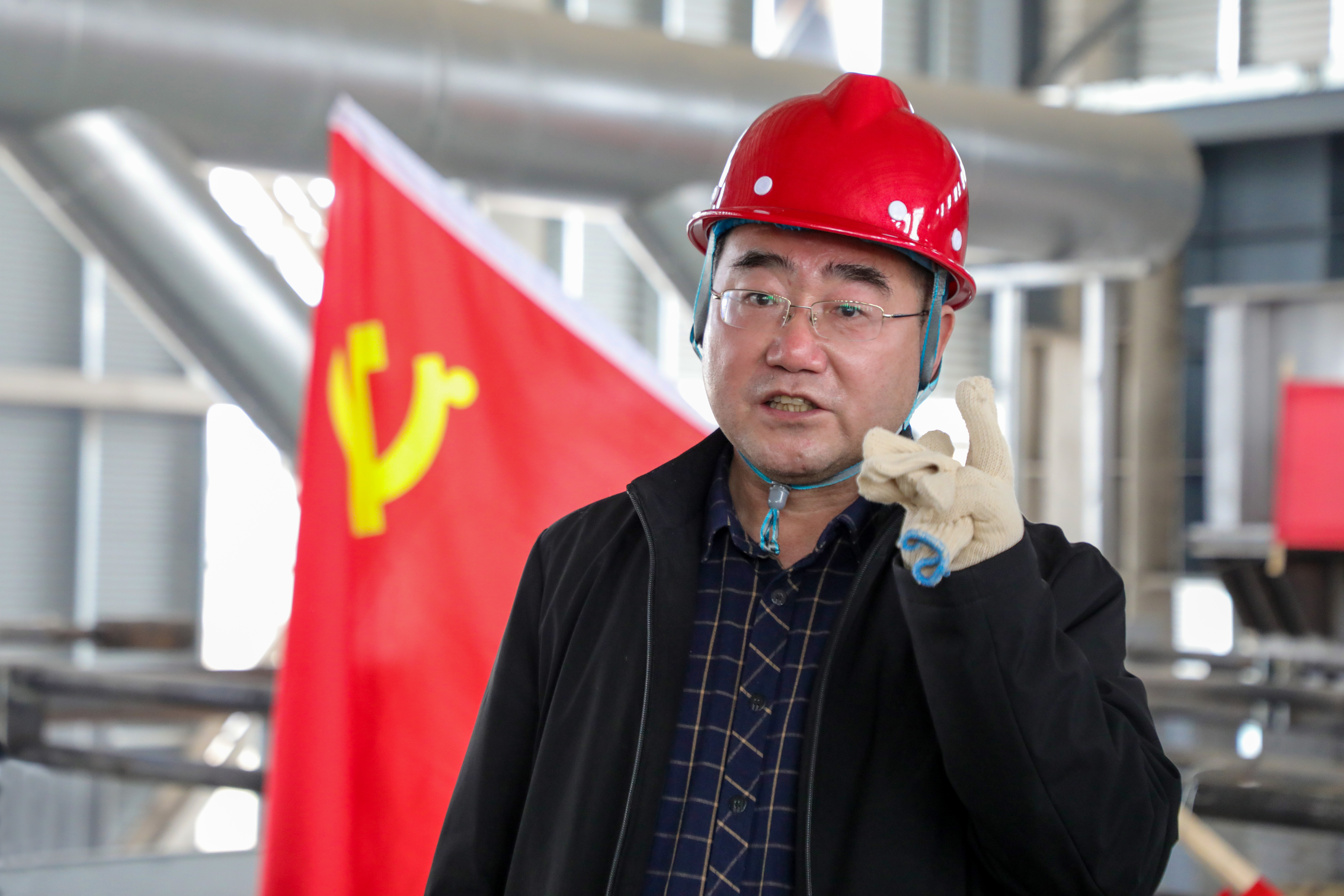 重要進(jìn)展!許昌安彩熔窯大碹順利合攏