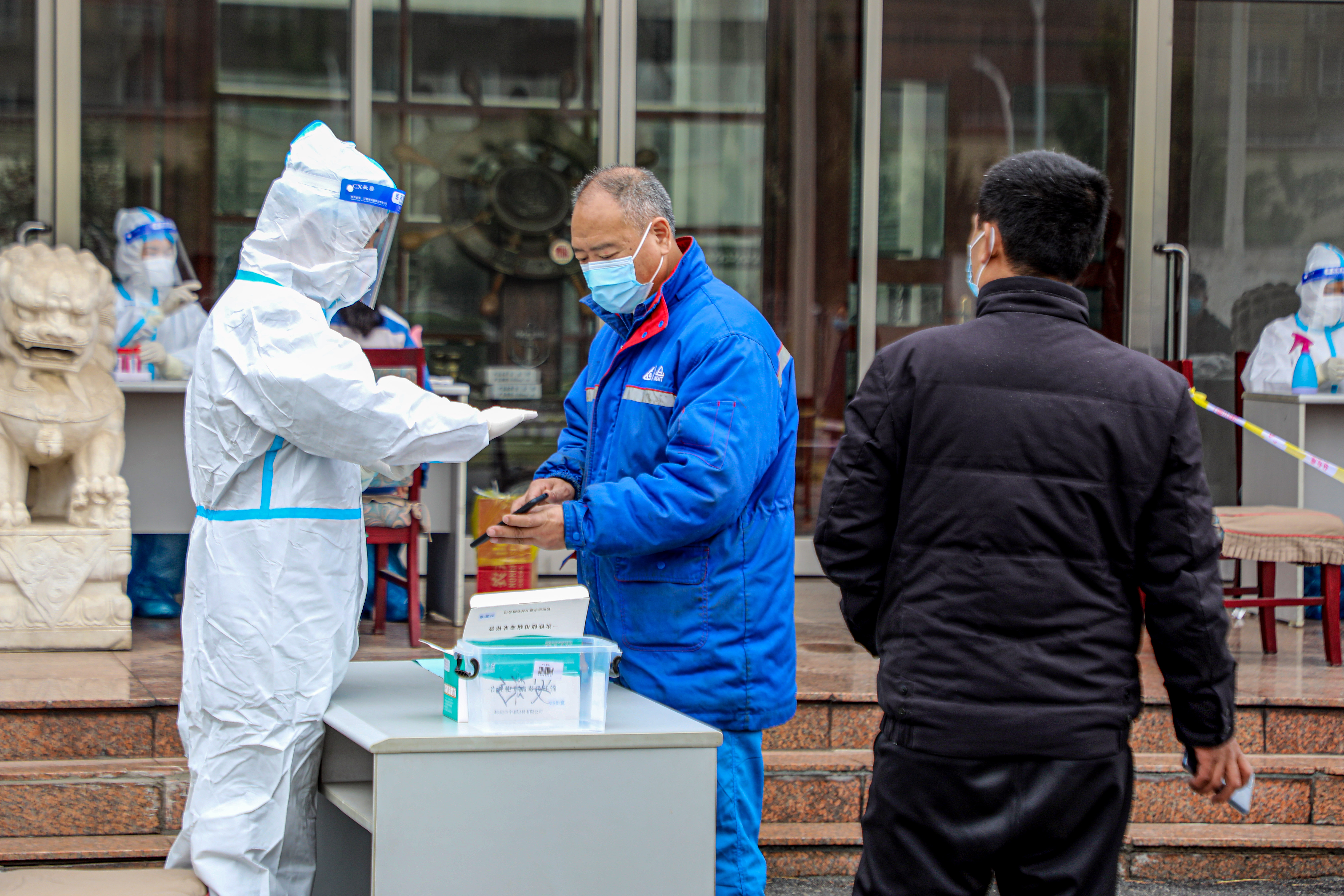 安彩高科:抗疫路上,從來都是“雙向奔赴”!