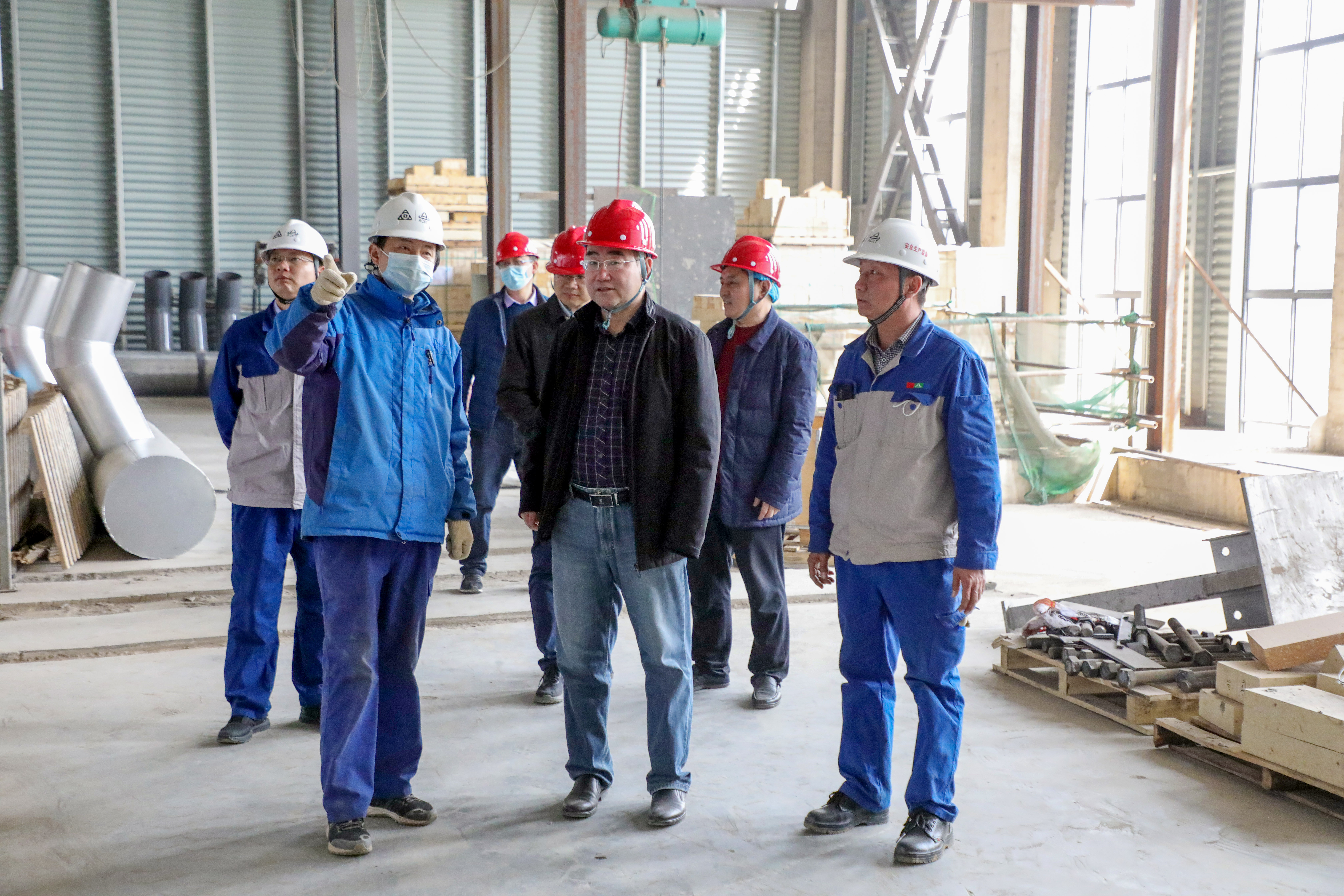 重要進(jìn)展!許昌安彩熔窯大碹順利合攏