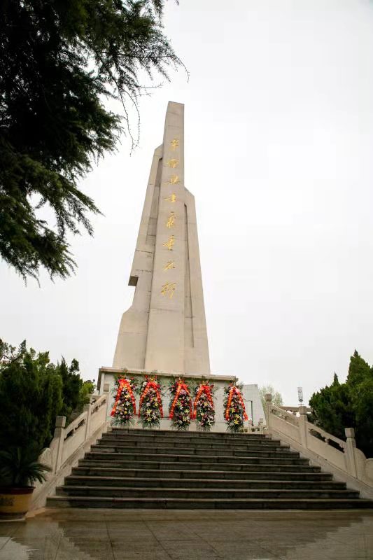 疏雨洗清明 芳菲祭英烈—— 安彩高科開展“學(xué)黨史、祭英烈、傳精神”主題活動(dòng)
