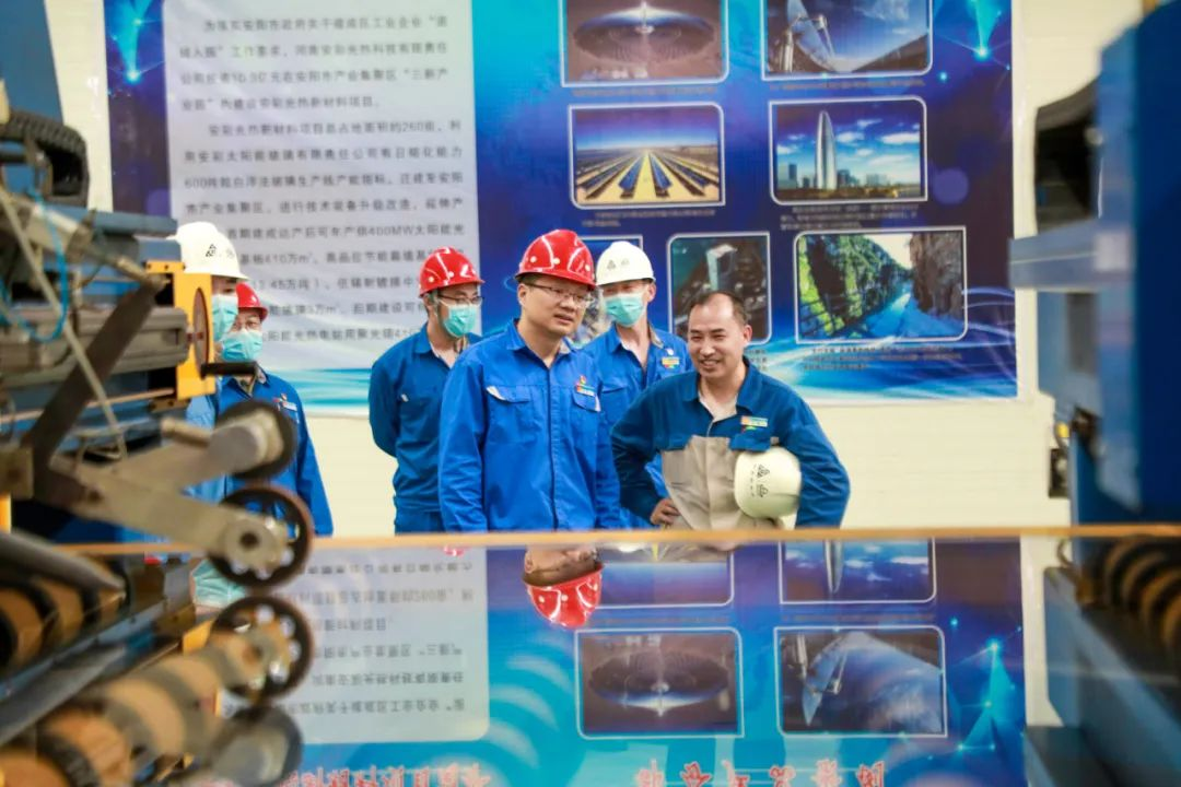 翠籠蒲艾香,慰問送安康——安彩高科總經理端午節慰問一線職工