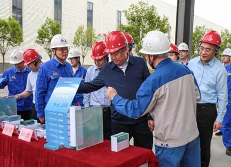 打造向上向前第一象限生力軍 錘煉甘于做人做事作難、受苦受累受屈的企業(yè)家隊伍——河南投資集團黨委書記、董事長劉新勇蒞臨安彩高科開展主題教育調研